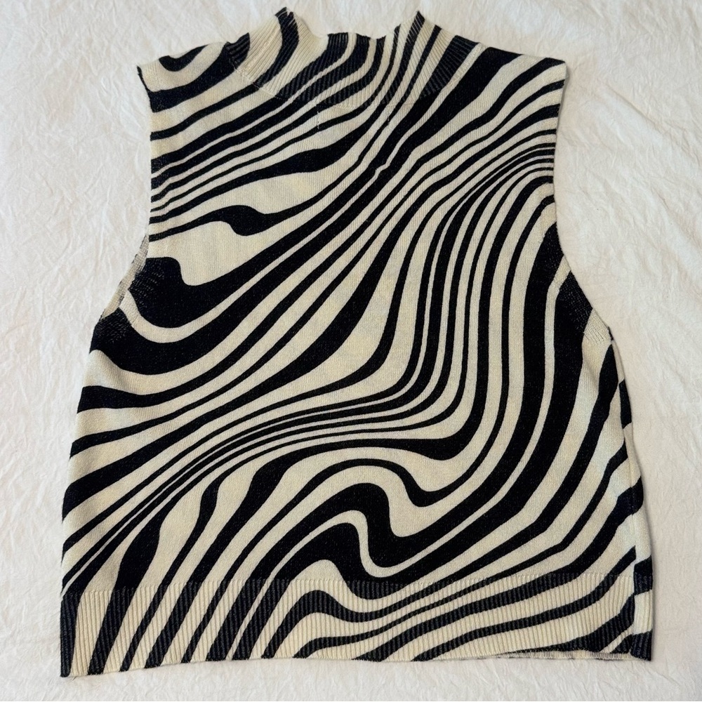 Black and Cream Wave/Stripe High Neck Tank Top - Picture 2 of 4